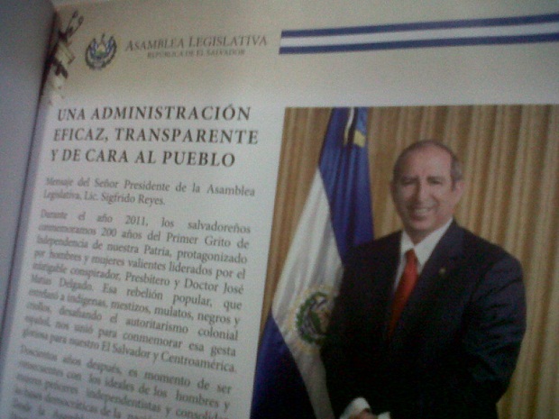 La Asamblea Legislativa le entregó a los 84 diputados una agenda del año 2012 como regalo de fin de año. Una de las primeras páginas de la agenda contenía un mensaje del señor presidente a sus colegas.